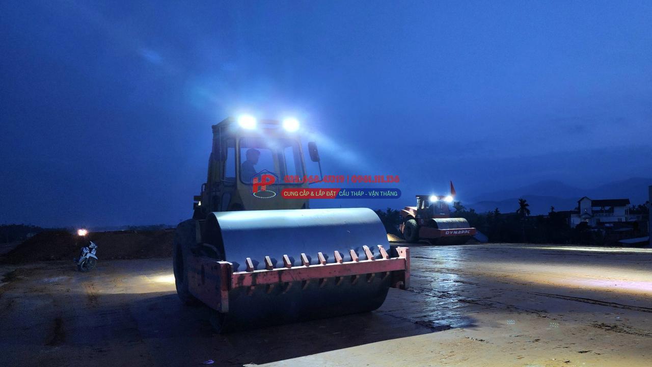Công trường cao tốc Quảng Ngãi - Hoài Nhơn rộn ràng xuyên đêm, quyết cán đích năm 2025- Ảnh 14. Công trường cao tốc Quảng Ngãi - Hoài Nhơn rộn ràng xuyên đêm, quyết cán đích năm 2025- Ảnh 14.