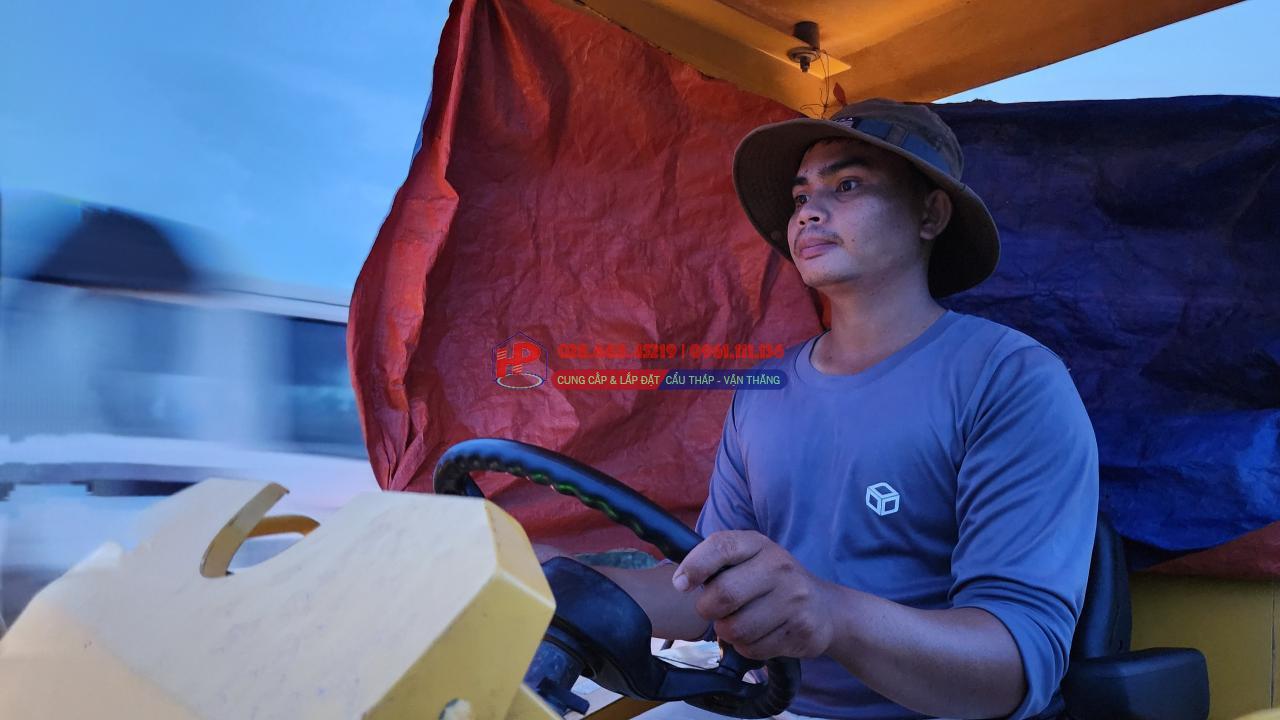 Công trường cao tốc Quảng Ngãi - Hoài Nhơn rộn ràng xuyên đêm, quyết cán đích năm 2025- Ảnh 5. Công trường cao tốc Quảng Ngãi - Hoài Nhơn rộn ràng xuyên đêm, quyết cán đích năm 2025- Ảnh 5.