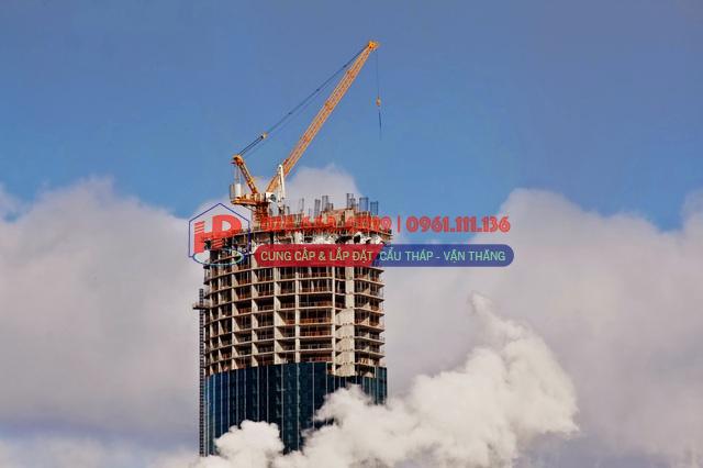 Sau khi tòa nhà xây xong, những cẩu tháp khổng lồ trên nóc được hạ xuống bằng cách nào?- Ảnh 1. Sau khi tòa nhà xây xong, những cẩu tháp khổng lồ trên nóc được hạ xuống bằng cách nào?- Ảnh 1.