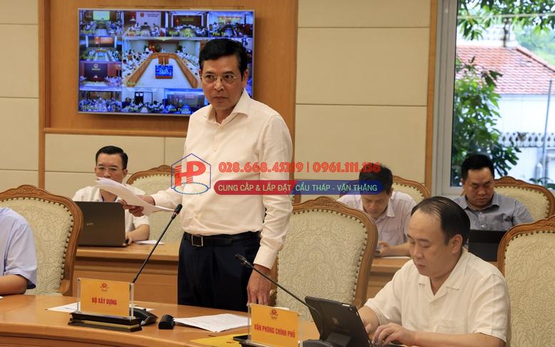 Thứ trưởng Bùi Xuân Dũng cho biết, Bộ Xây dựng đã bàn giao hồ sơ thiết kế sơ bộ và ranh giới giải phóng mặt bằng để các địa phương xây dựng kế hoạch, triển khai tái định cư và công tác bồi thường. (Ảnh: VGP/Minh Khôi) Thứ trưởng Bùi Xuân Dũng cho biết, Bộ Xây dựng đã bàn giao hồ sơ thiết kế sơ bộ và ranh giới giải phóng mặt bằng để các địa phương xây dựng kế hoạch, triển khai tái định cư và công tác bồi thường. (Ảnh: VGP/Minh Khôi)