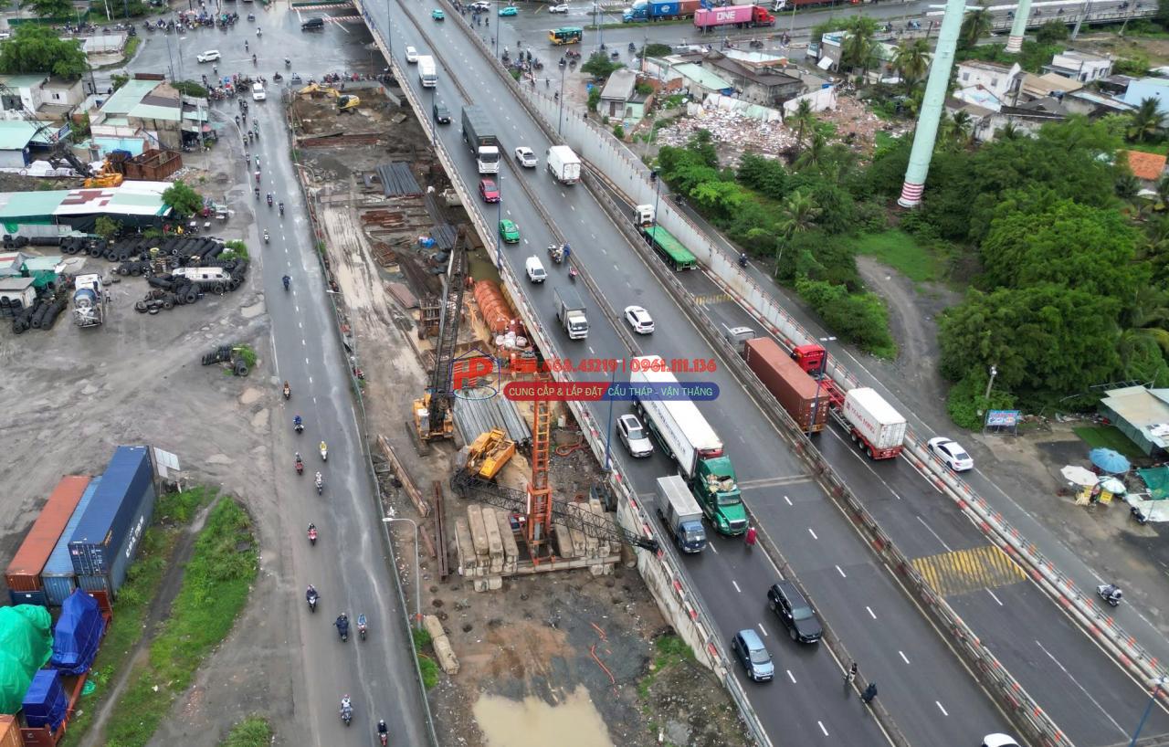 Chủ tịch TP.HCM chỉ đạo điều tra sự cố sập cần cẩu tại dự án nút giao Mỹ Thủy- Ảnh 2. Chủ tịch TP.HCM chỉ đạo điều tra sự cố sập cần cẩu tại dự án nút giao Mỹ Thủy- Ảnh 2.