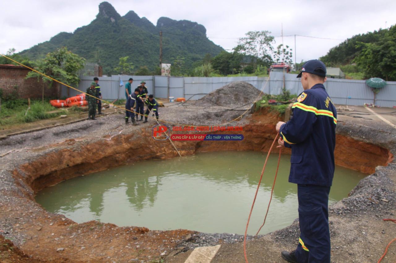 Hiểm họa từ hố tử thần mở rộng tại bản làng vùng cao Bắc Kạn- Ảnh 2. Hiểm họa từ hố tử thần mở rộng tại bản làng vùng cao Bắc Kạn- Ảnh 2.